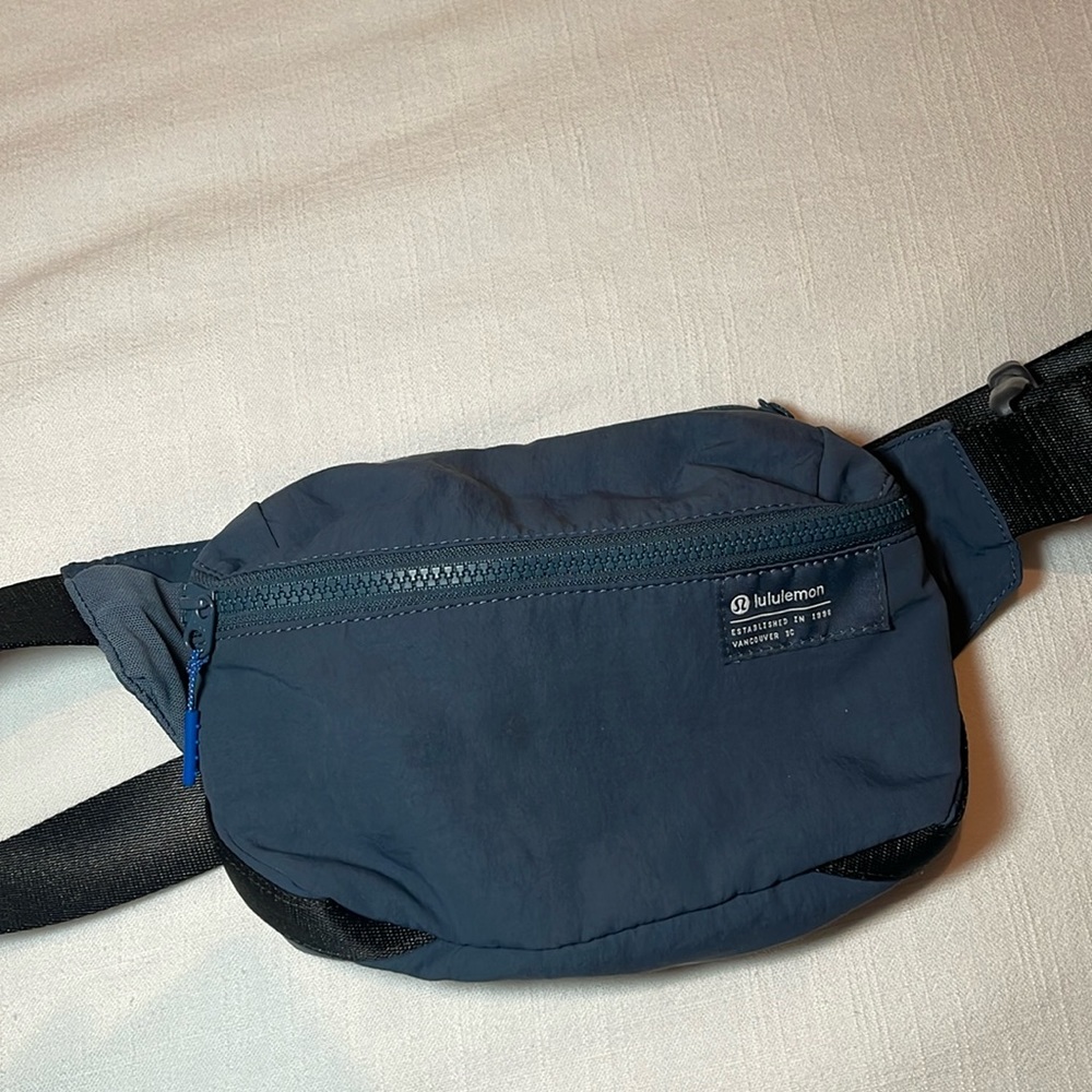 Lululemon Clean Lines Belt Bag 2L
